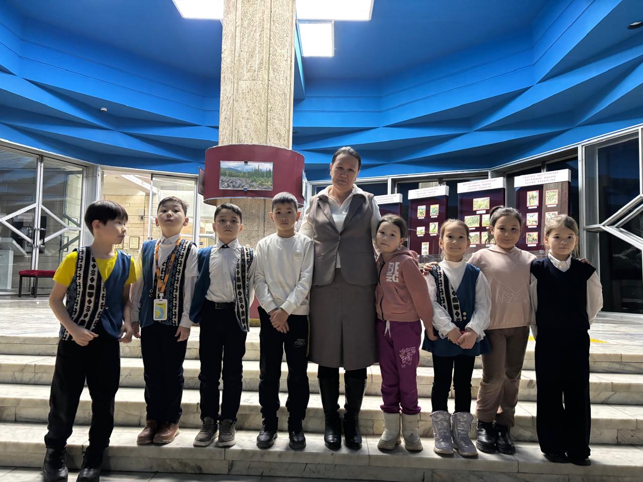 Алматы қаласындағы Орталық мұражай мен Тәуелсіздік монументіне саяхат